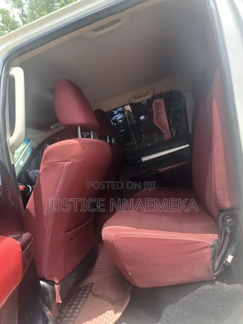 Toyota Hilux 2021 White