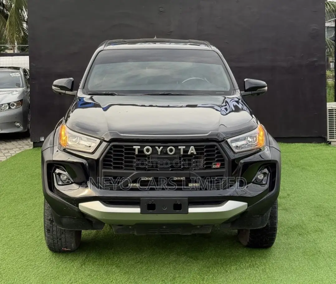 Toyota Hilux 2024 Black