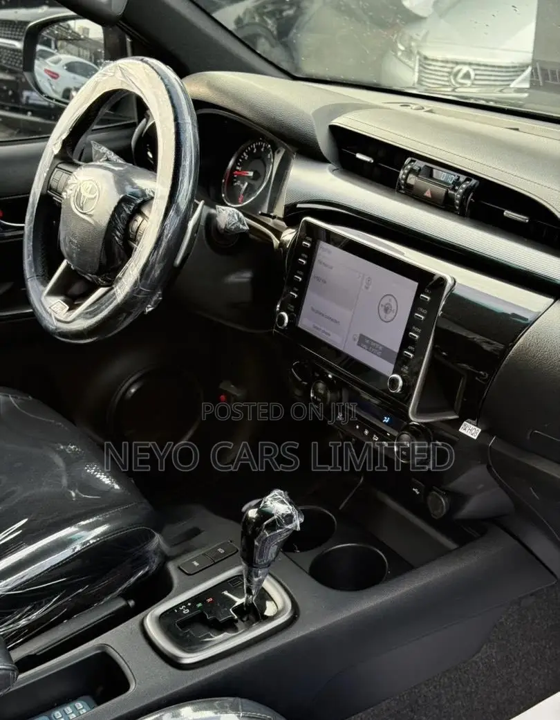 Toyota Hilux 2024 Black