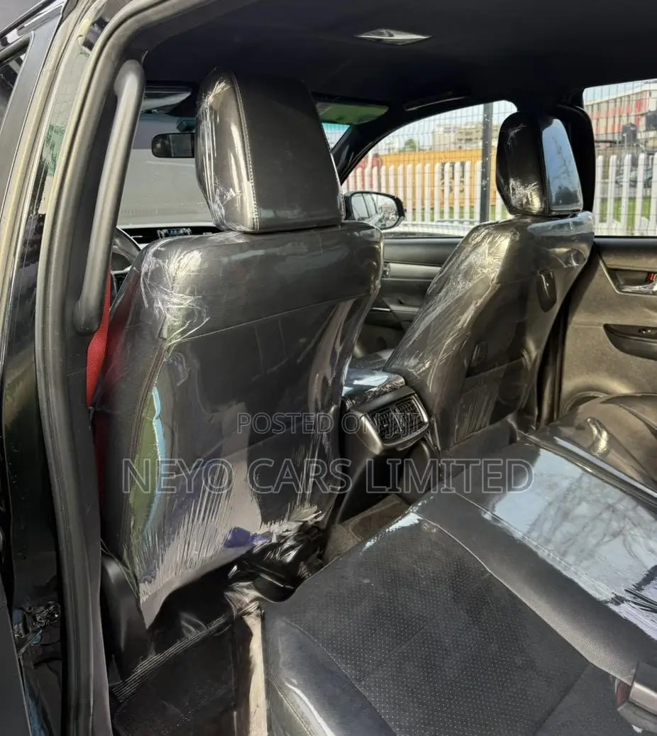 Toyota Hilux 2024 Black