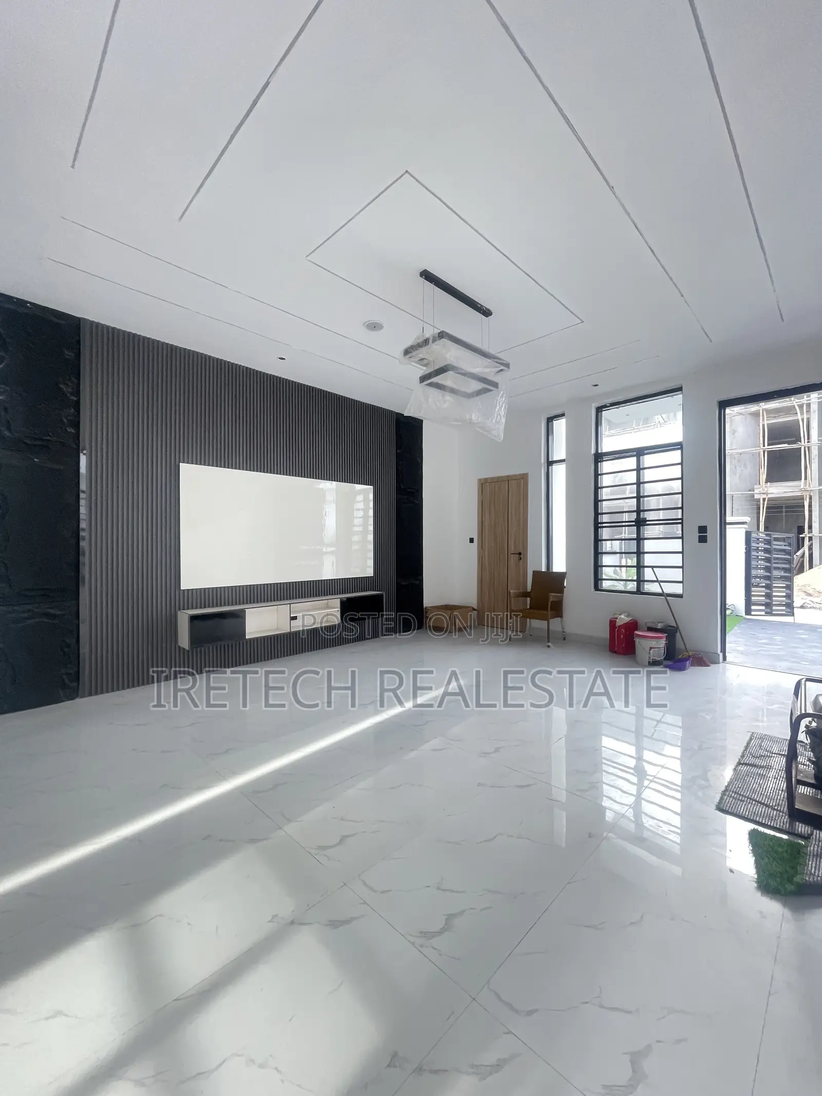 4bdrm Duplex in In A Well Secured, Off Lekki-Epe Expressway for sale