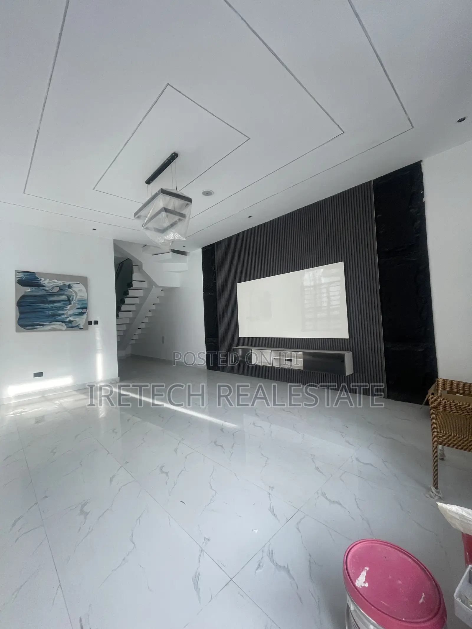 4bdrm Duplex in In A Well Secured, Off Lekki-Epe Expressway for sale