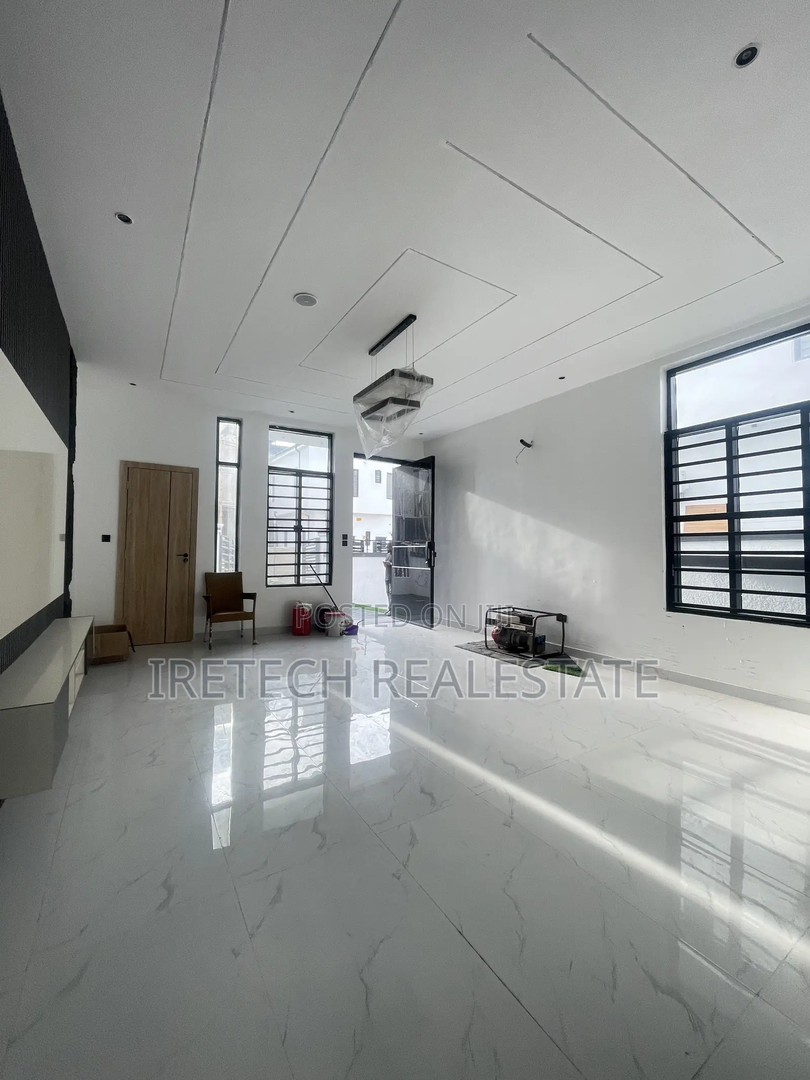 4bdrm Duplex in In A Well Secured, Off Lekki-Epe Expressway for sale