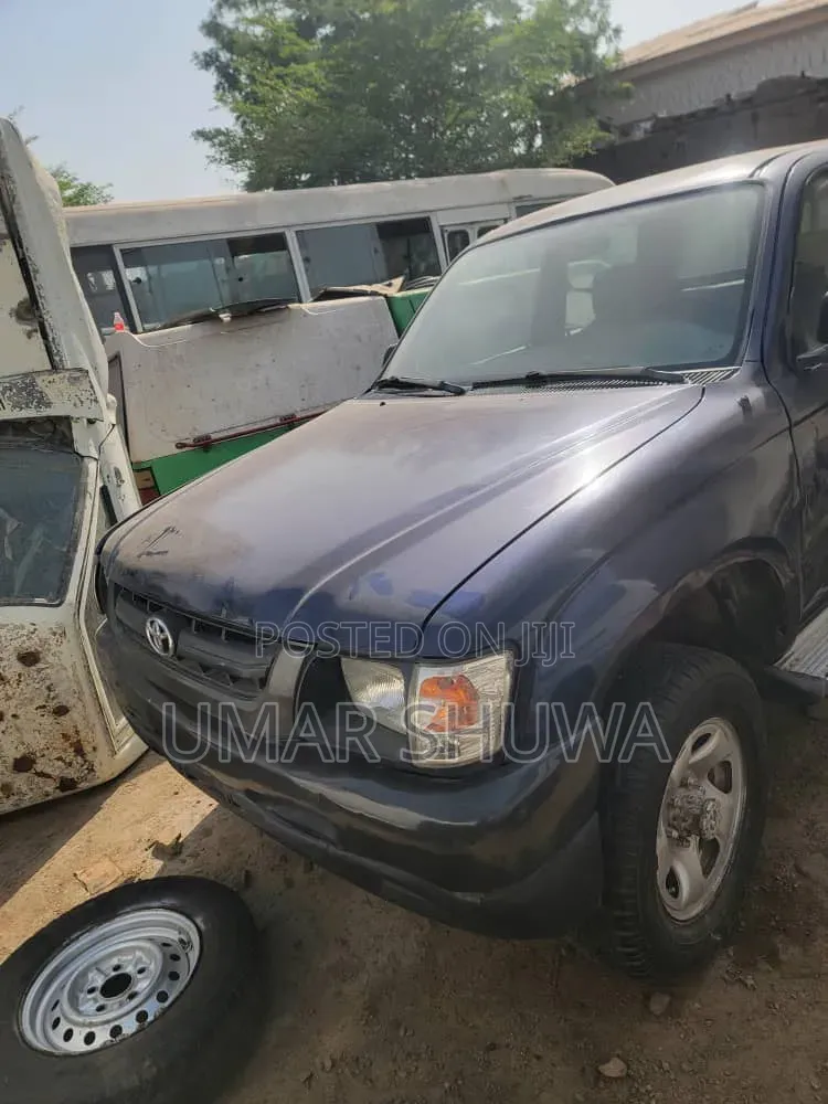 Toyota Hilux 1998 Blue