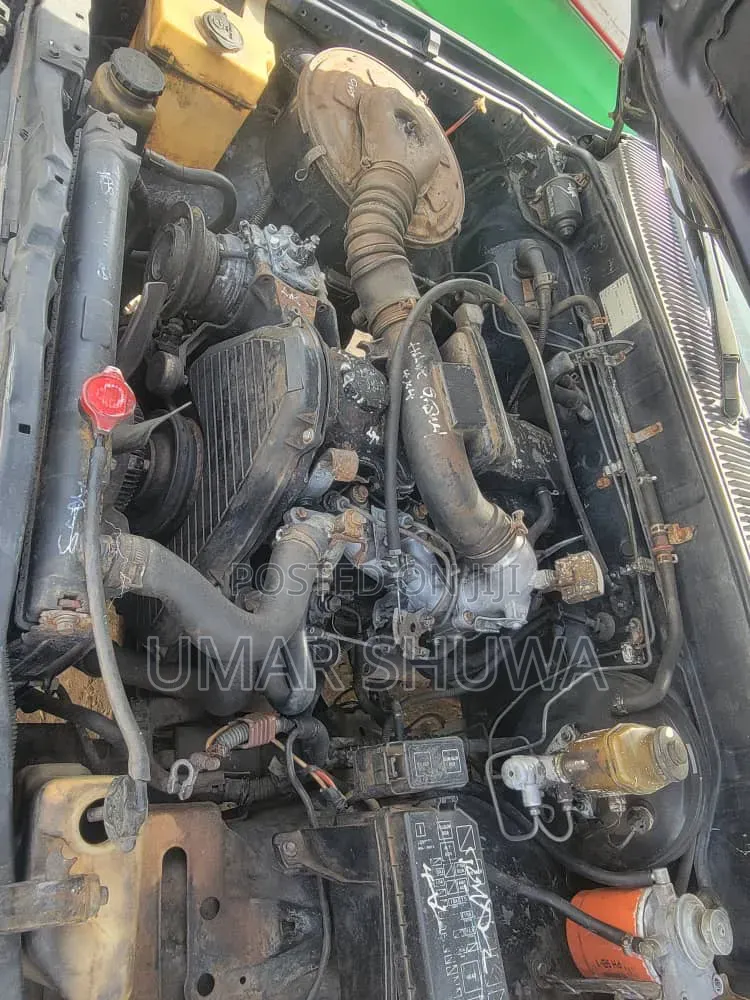 Toyota Hilux 1998 Blue