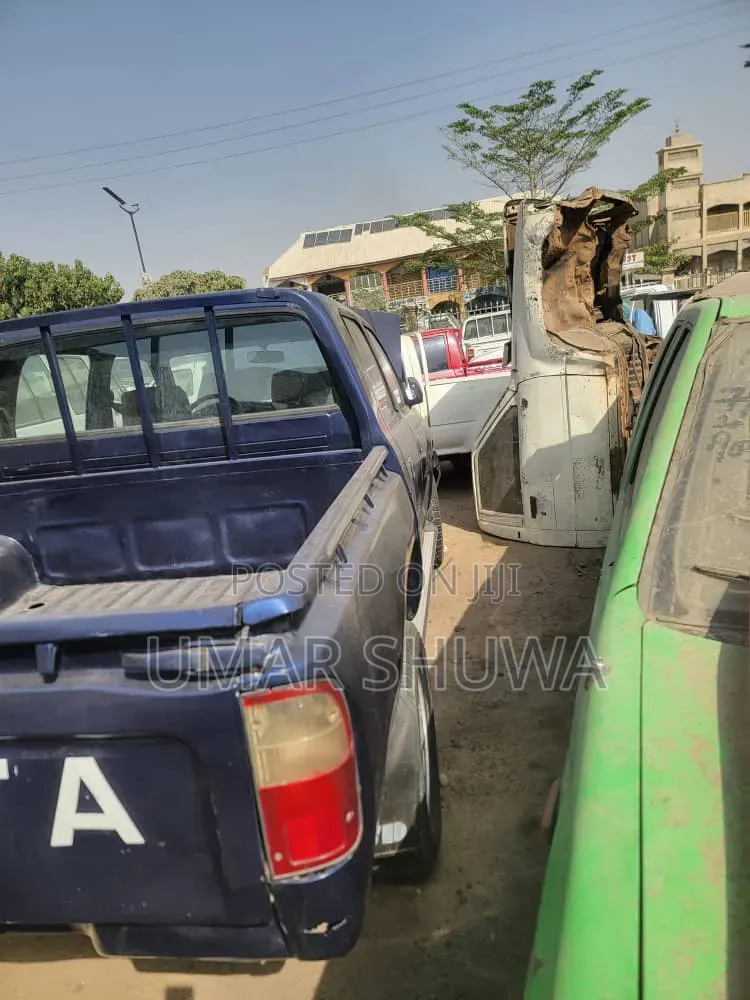Toyota Hilux 1998 Blue