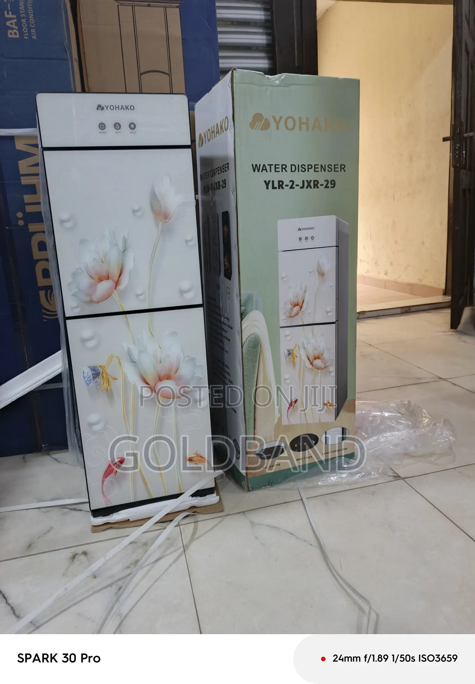 Yohako Modern Water Dispenser With Cooling Storage
