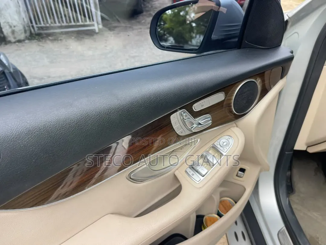 Mercedes-Benz GLC-Class GLC 300 2025 Silver