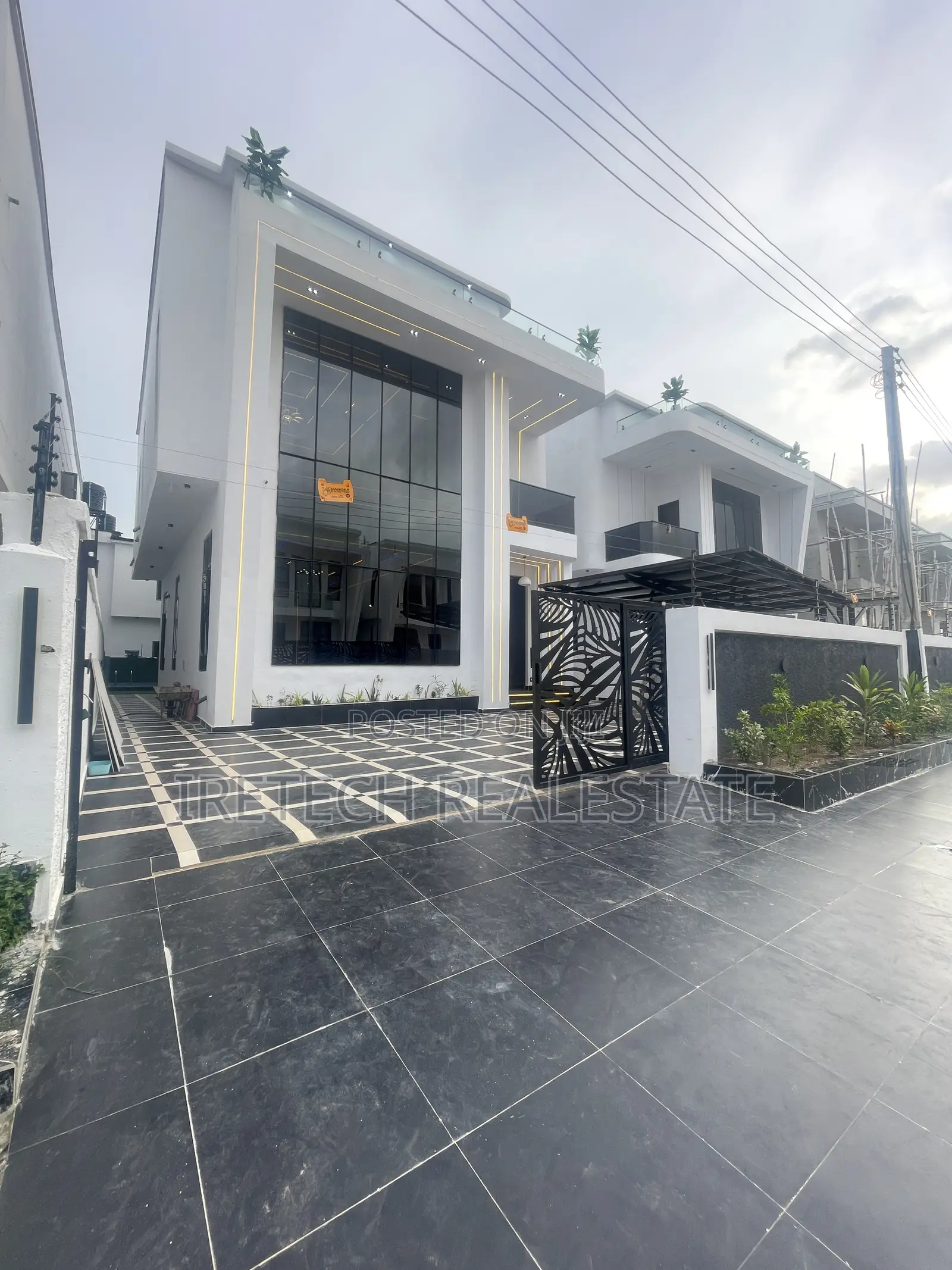 5bdrm Duplex in Lekki Palm A Well for sale
