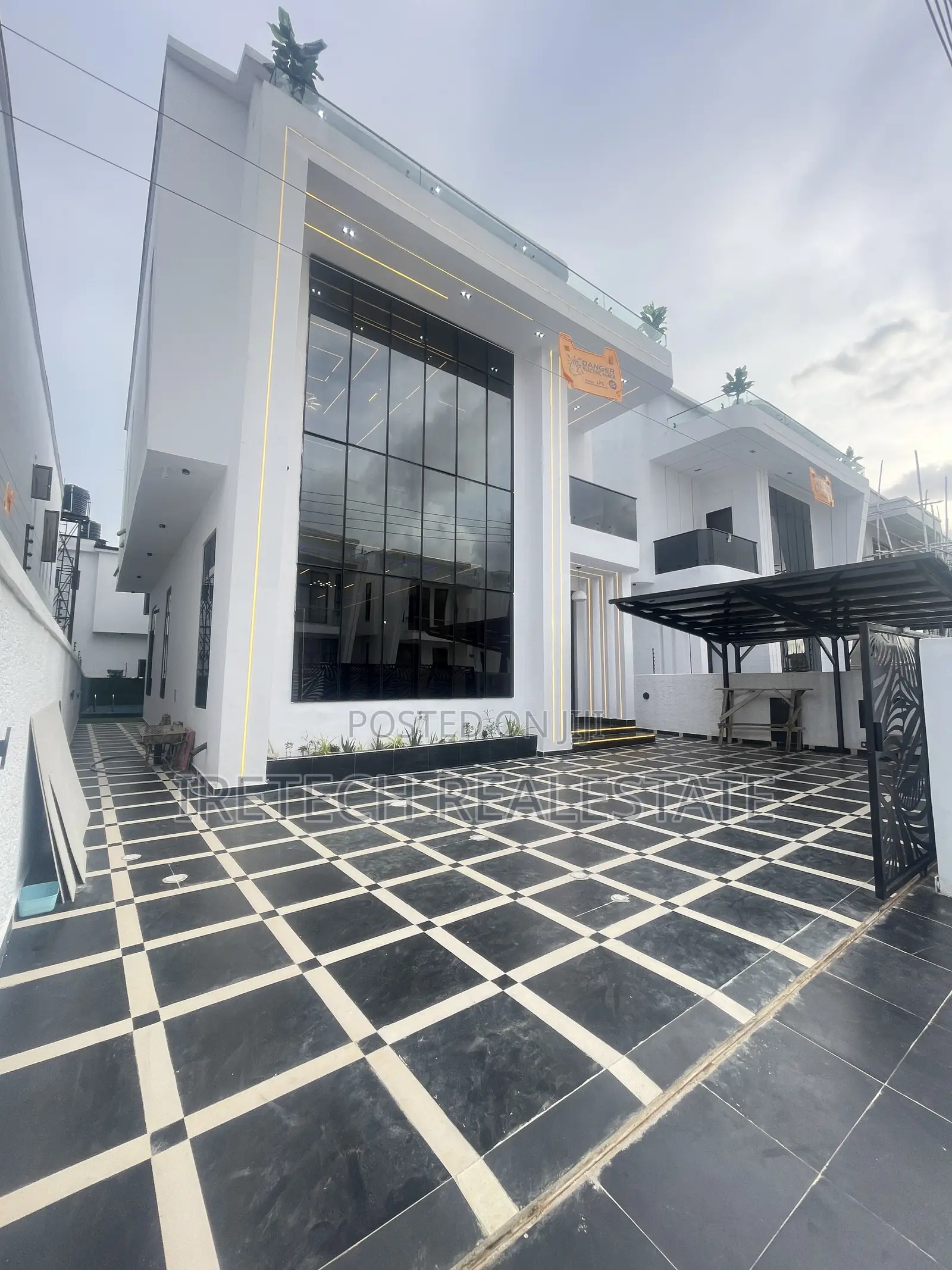 5bdrm Duplex in Lekki Palm A Well for sale