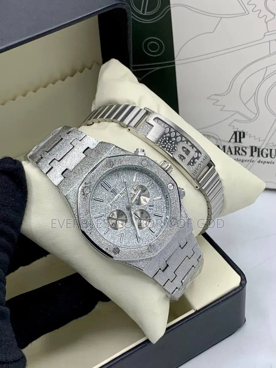 Quality Ap Watch and Bracelet Set
