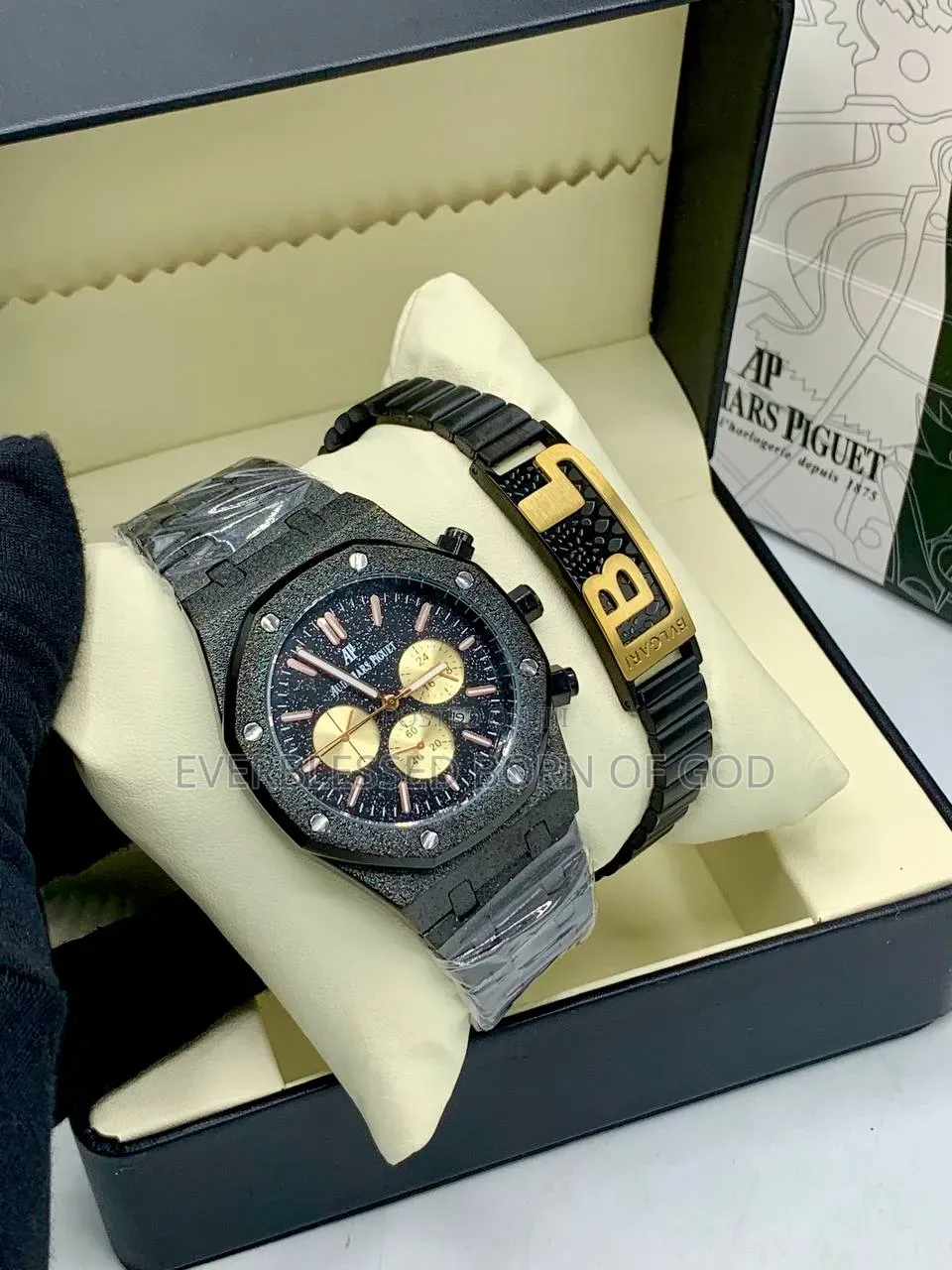 Quality Ap Watch and Bracelet Set