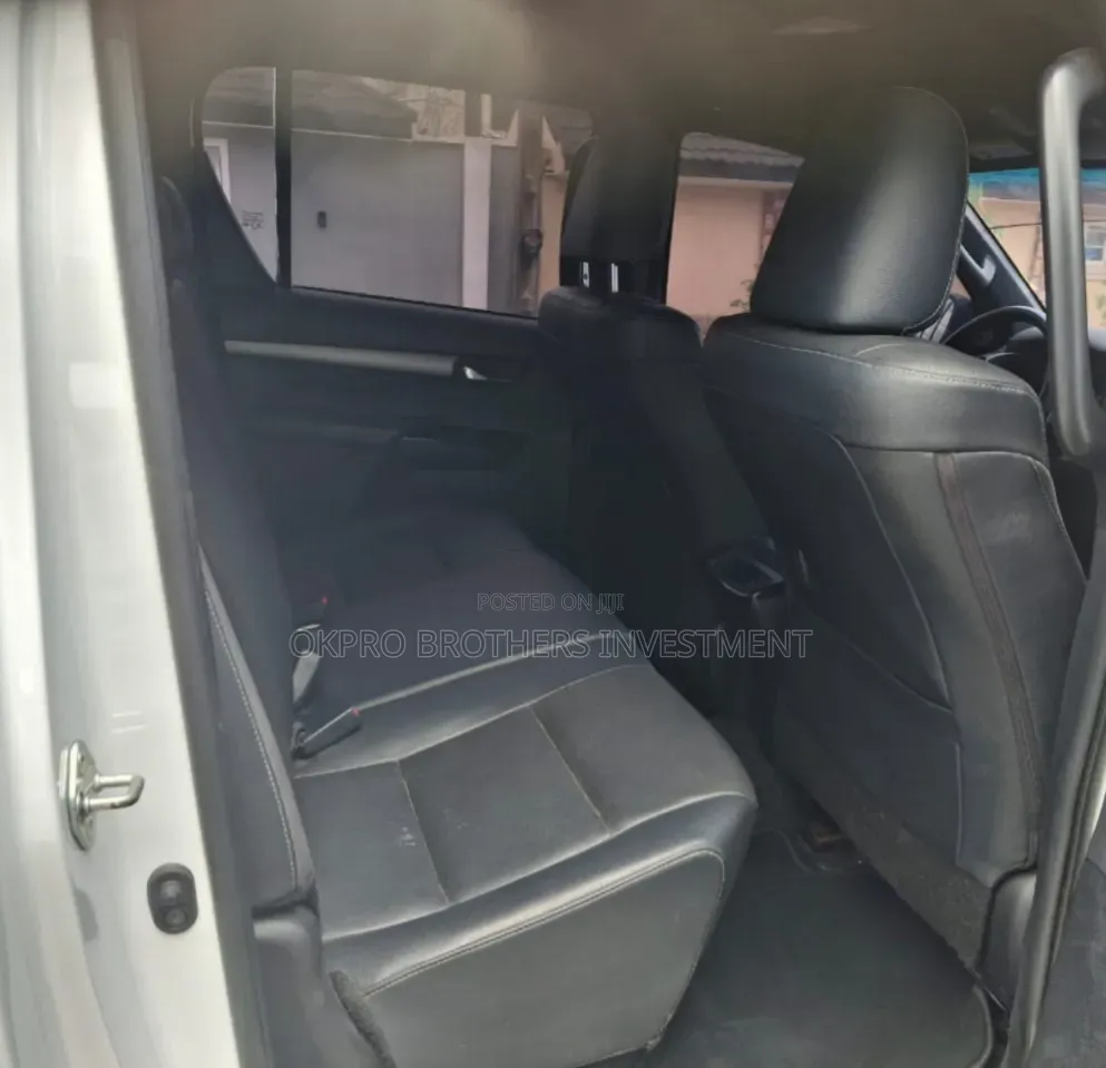 Toyota Hilux 2024 White