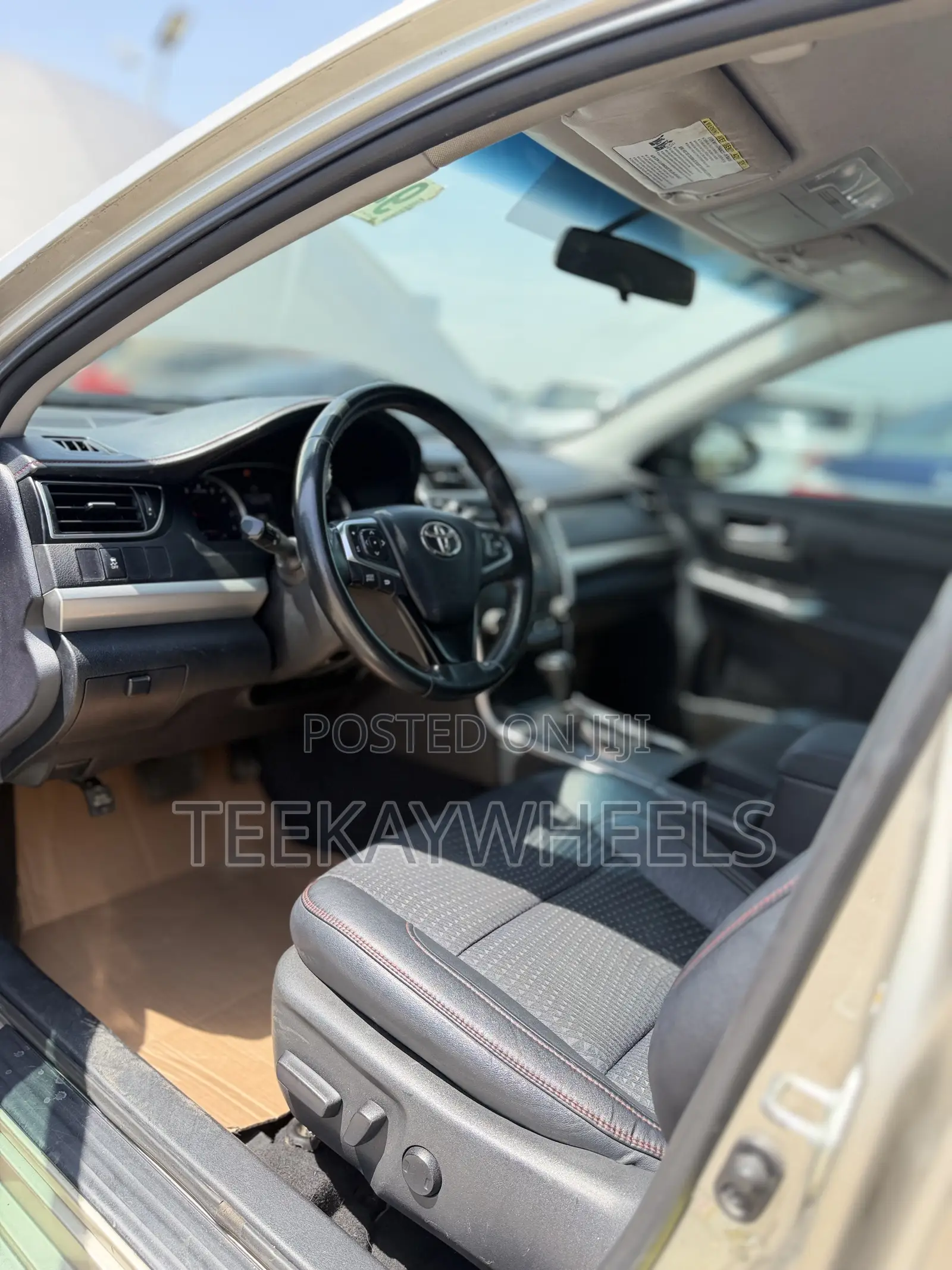 Toyota Camry SE 4dr Sedan (2.5L 4cyl 6A) 2016 Gold