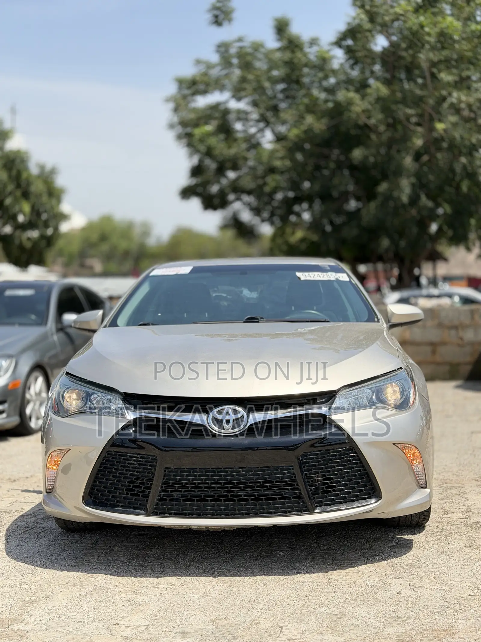 Toyota Camry SE 4dr Sedan (2.5L 4cyl 6A) 2016 Gold