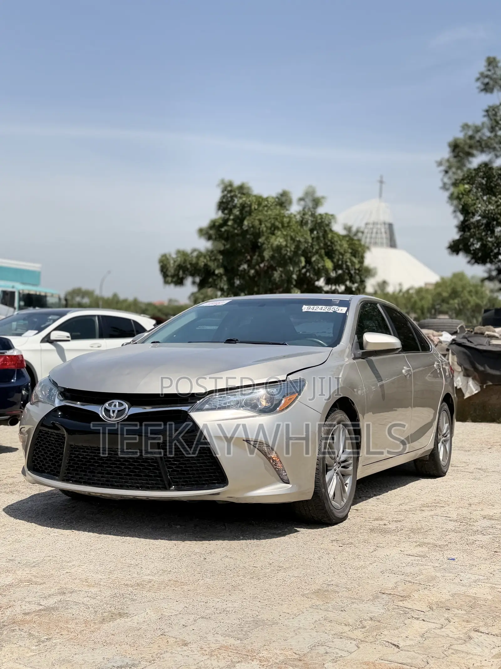 Toyota Camry SE 4dr Sedan (2.5L 4cyl 6A) 2016 Gold