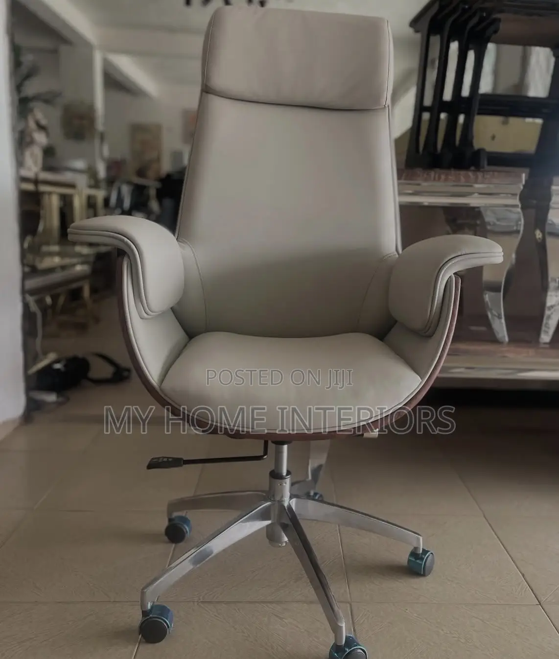 Executive Swivel Leather Chair