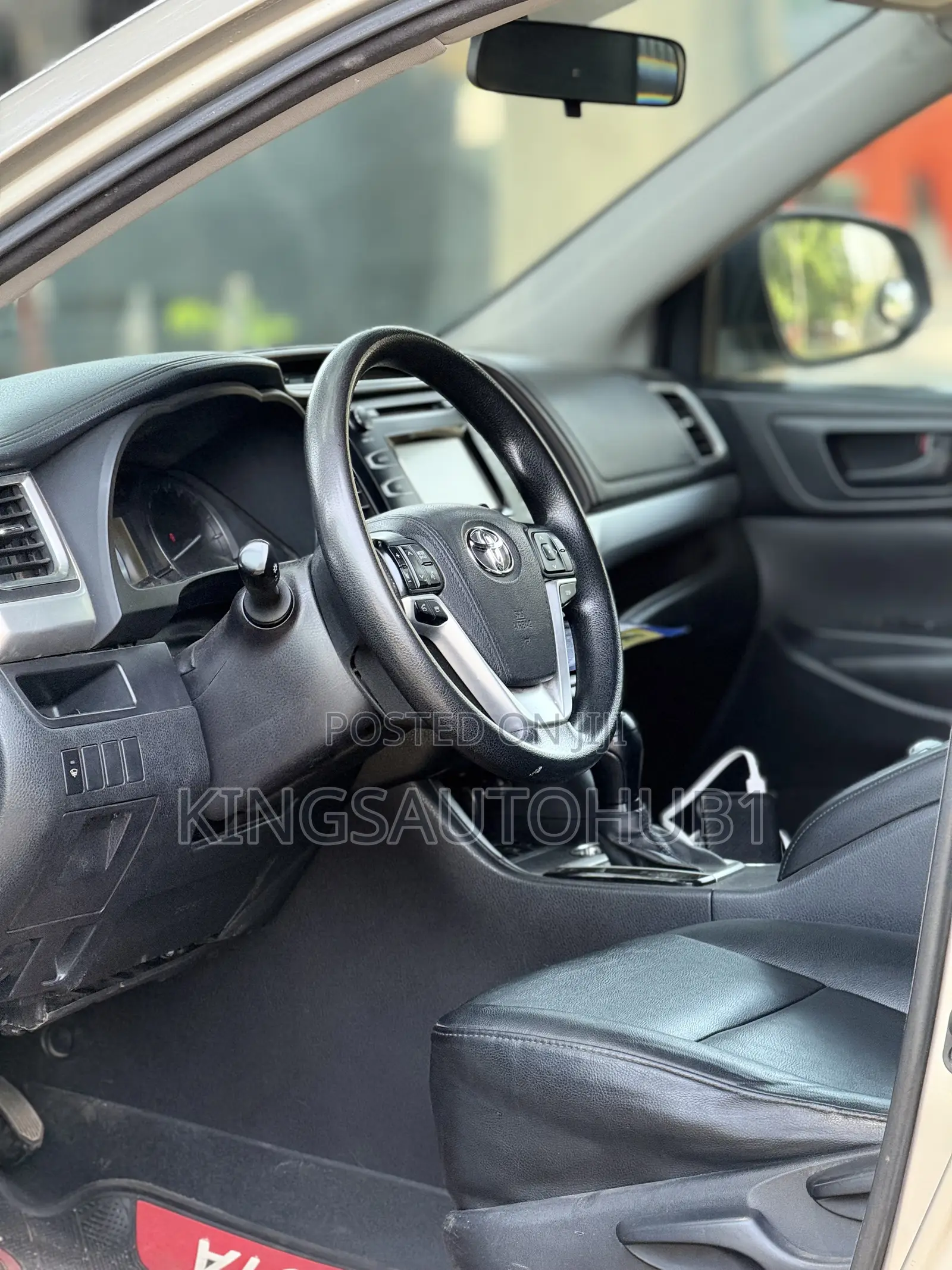 Toyota Highlander LE Plus V6 4x2 (3.5L 6cyl 6A) 2016 Gold