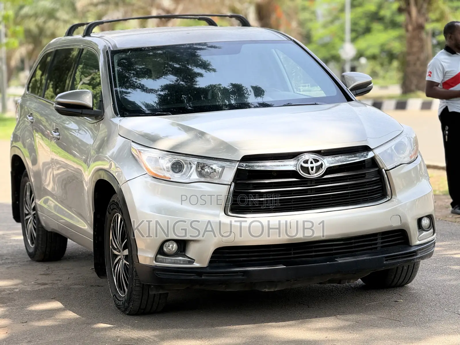 Toyota Highlander LE Plus V6 4x2 (3.5L 6cyl 6A) 2016 Gold