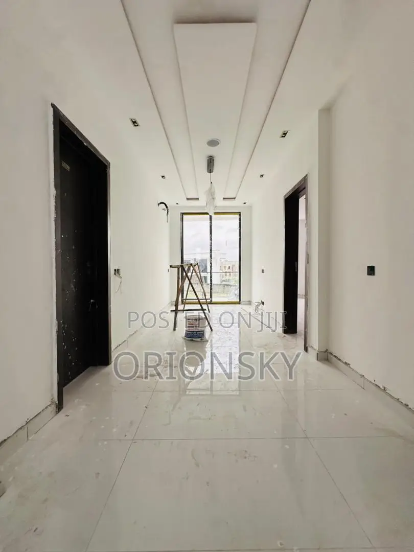 5bdrm Duplex in Off Lekki-Epe Expressway for sale