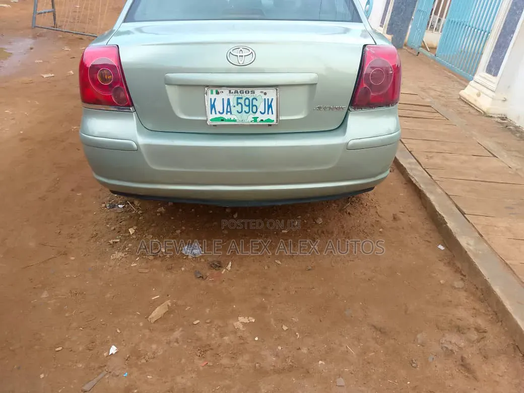 Toyota Avensis 2005 Green