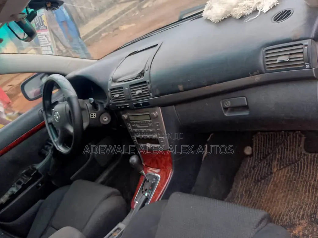Toyota Avensis 2005 Green