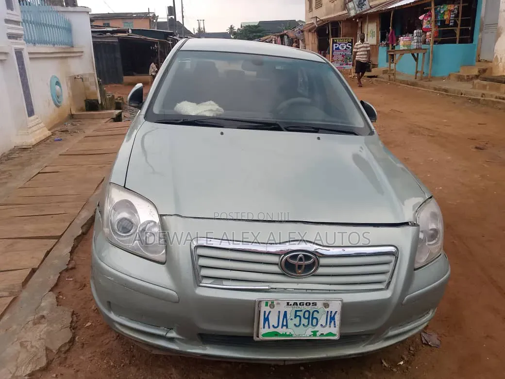 Toyota Avensis 2005 Green