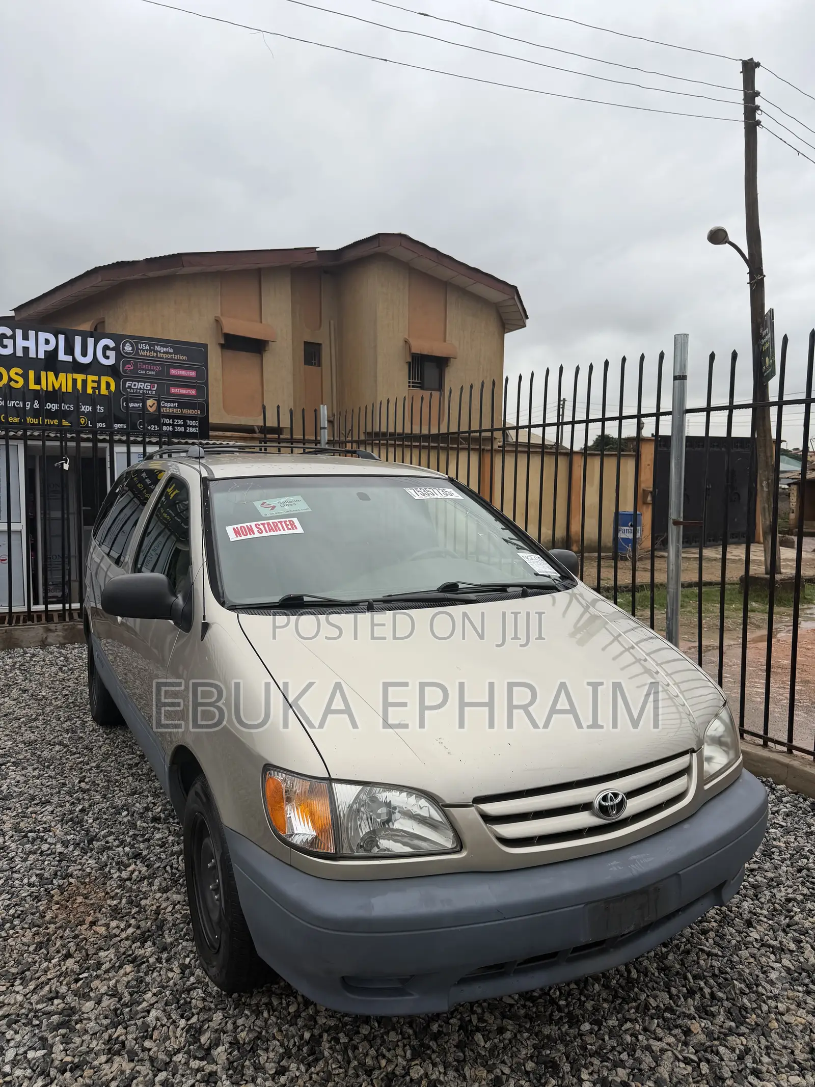 Toyota Sienna LE 2003 Gold