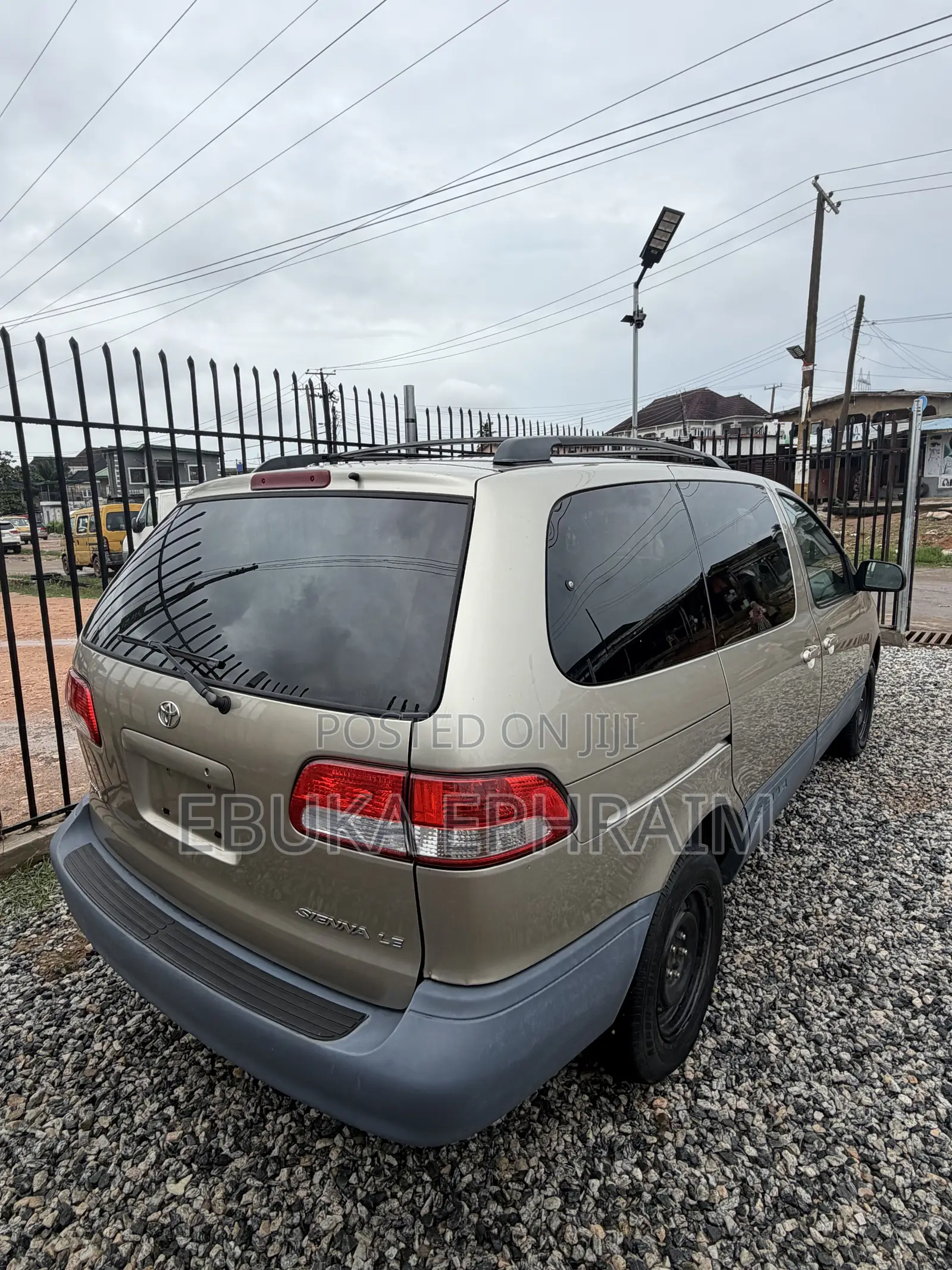 Toyota Sienna LE 2003 Gold