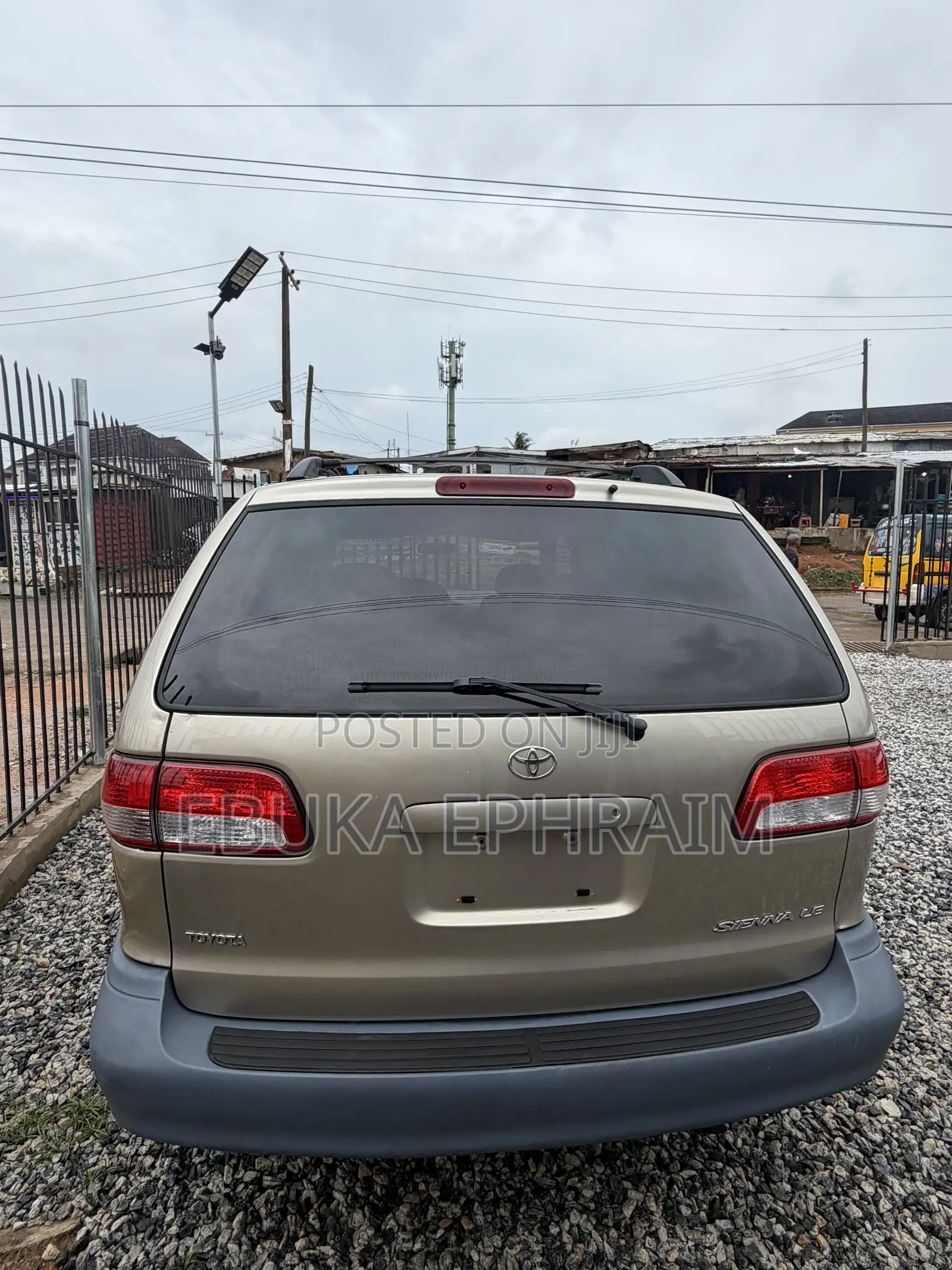 Toyota Sienna LE 2003 Gold