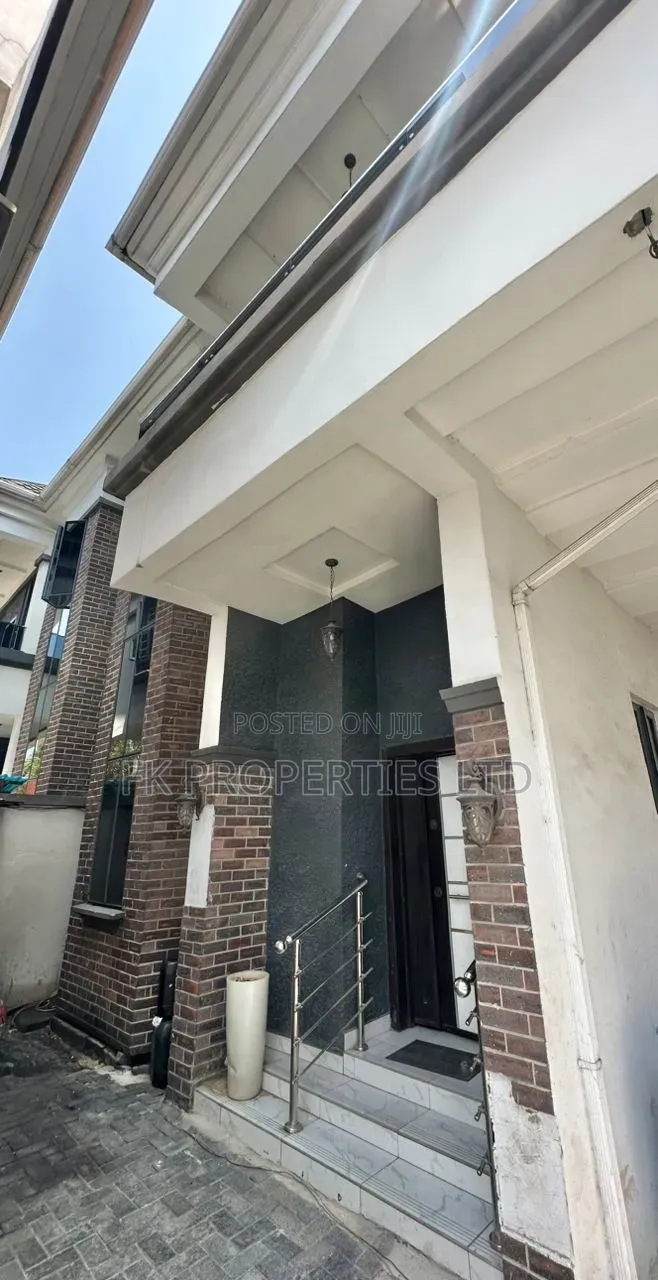 Studio Apartment in Osapa london for rent
