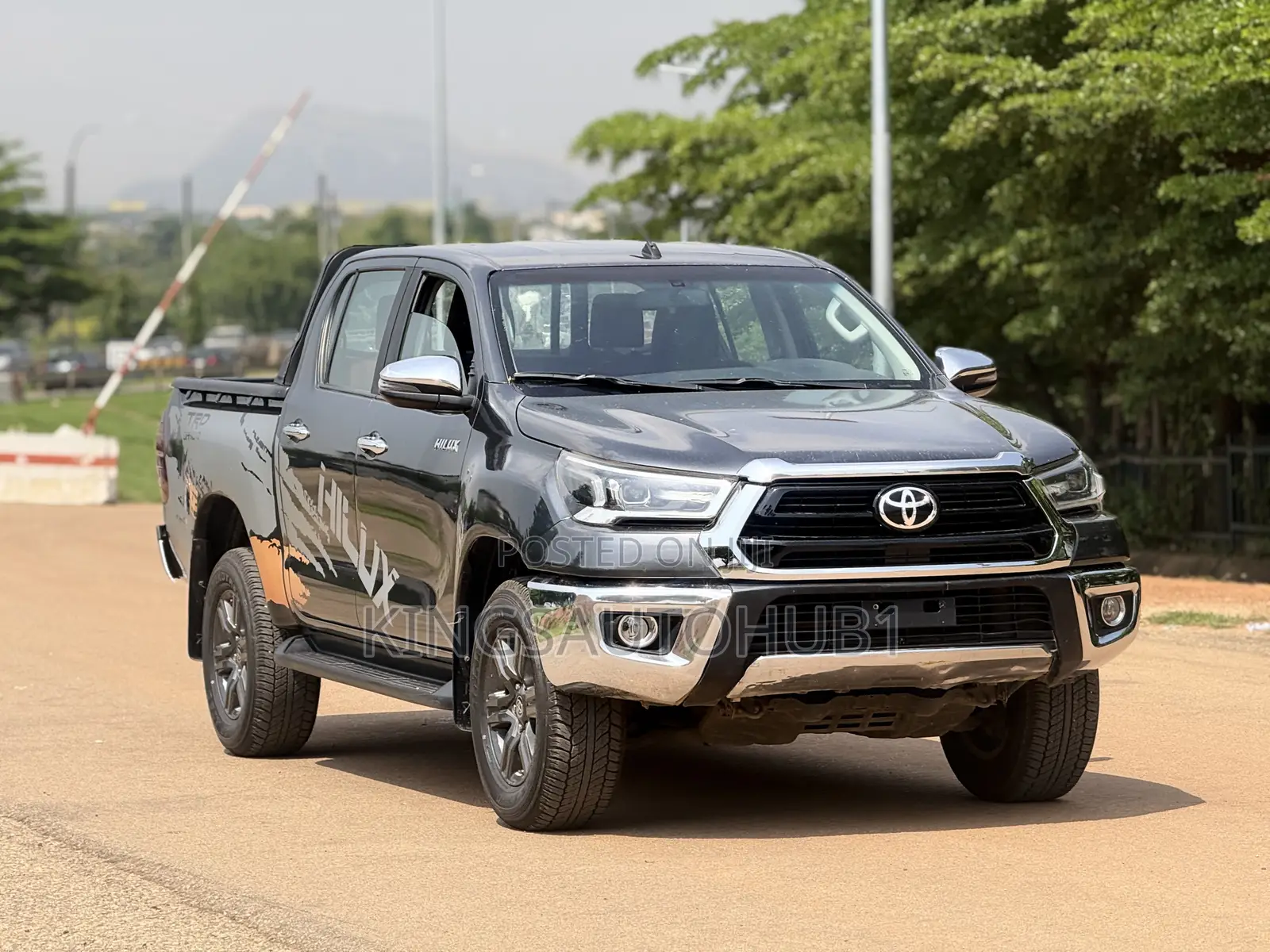 Toyota Hilux 2021 Gray