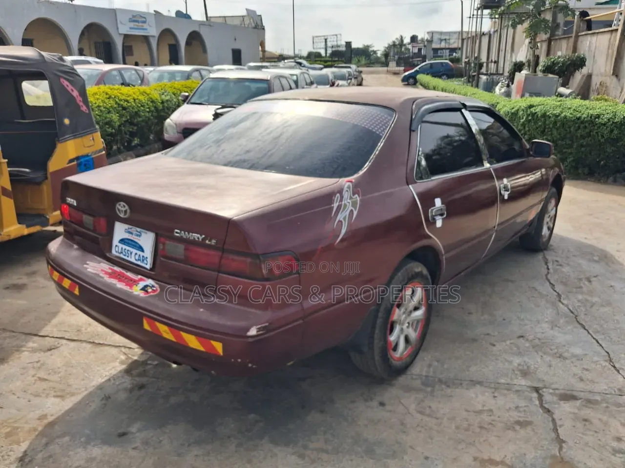 Toyota Camry LE 4dr Sedan (2.2L 4cyl 4A) 2000 Red