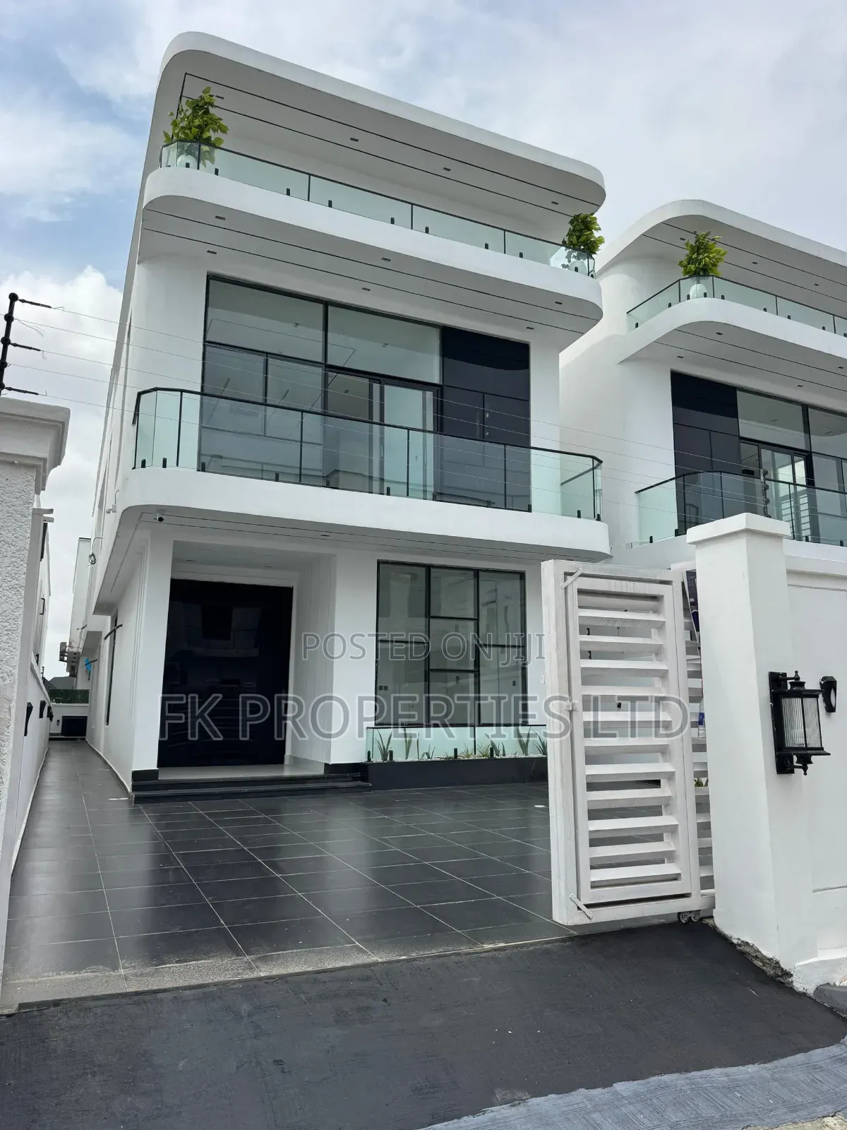 5bdrm House in Orchid, Lekki Phase 1 for sale