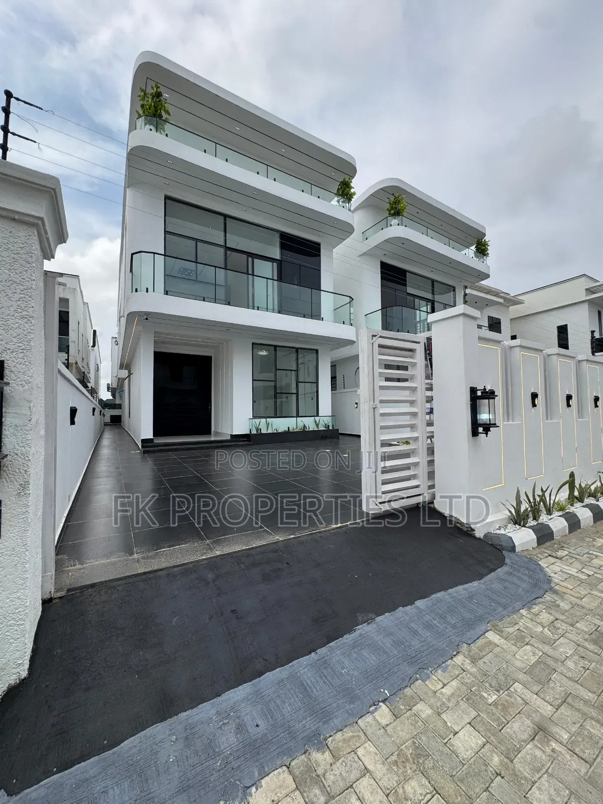 5bdrm House in Orchid, Lekki Phase 1 for sale