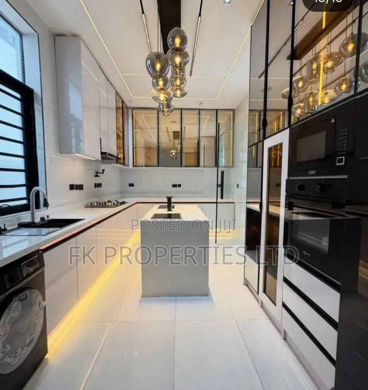 5bdrm House in Orchid, Lekki Phase 1 for sale