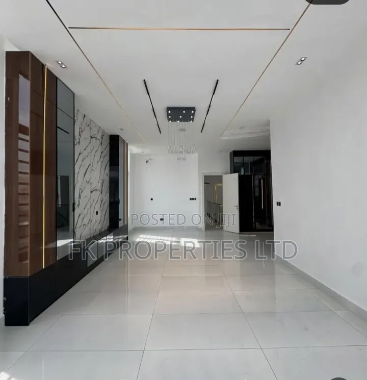 5bdrm House in Orchid, Lekki Phase 1 for sale