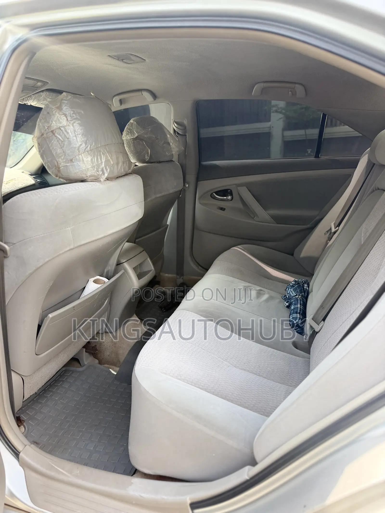 Toyota Camry LE 4dr Sedan (2.5L 4cyl 6AM) 2010 Silver