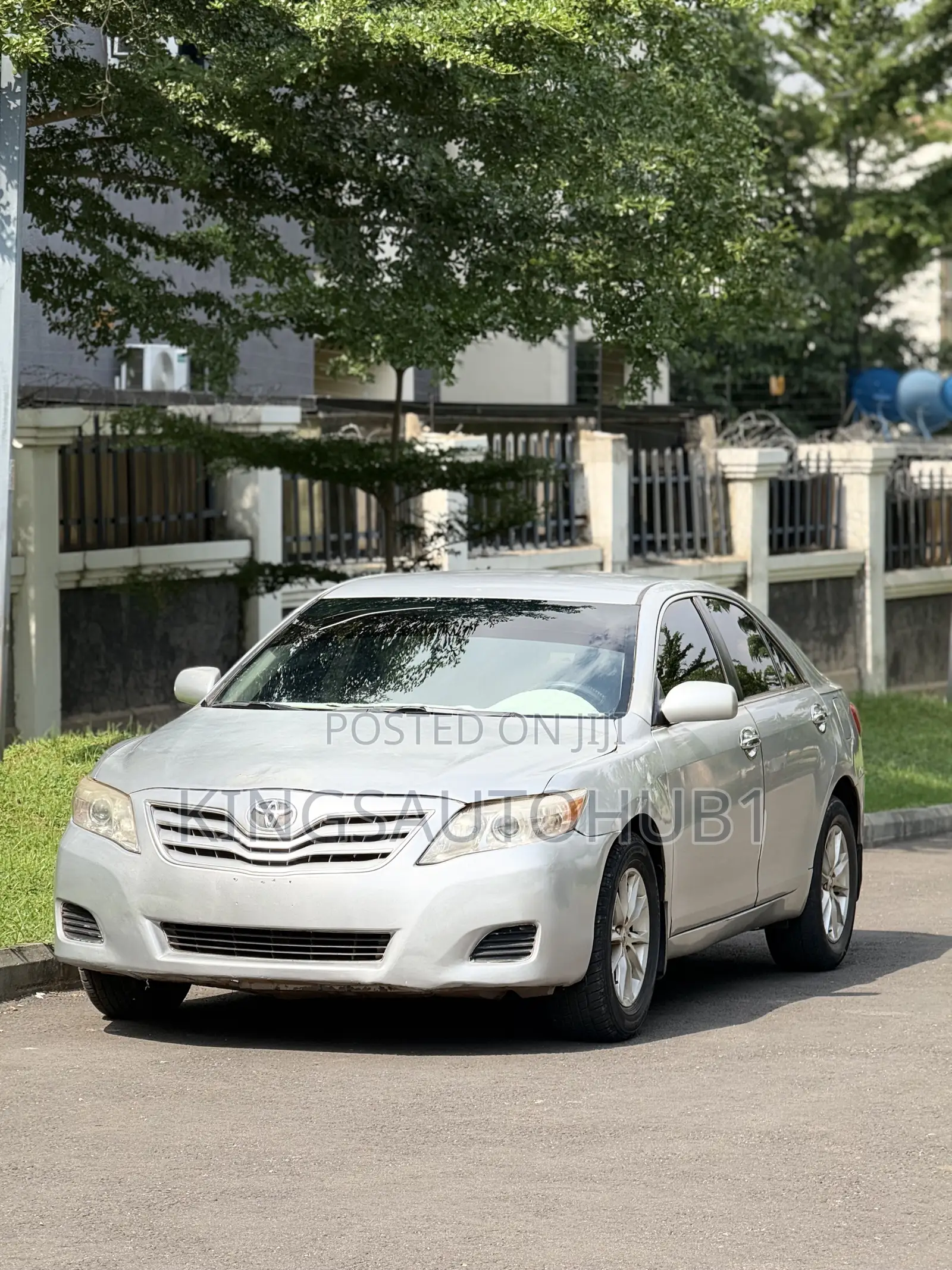 Toyota Camry LE 4dr Sedan (2.5L 4cyl 6AM) 2010 Silver