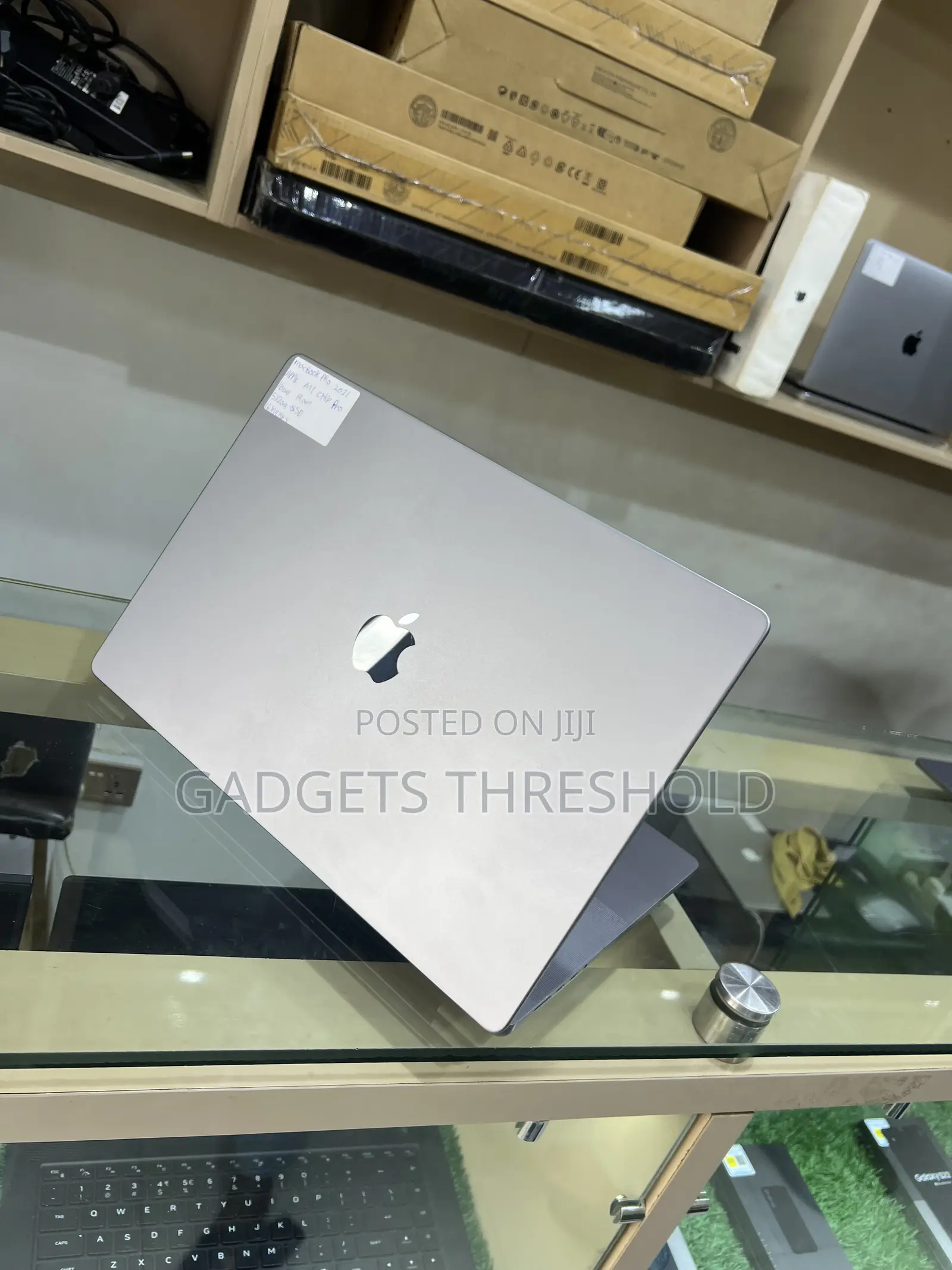 Laptop Apple MacBook Pro 2021 M1 16GB Apple M1 Pro SSD 512GB