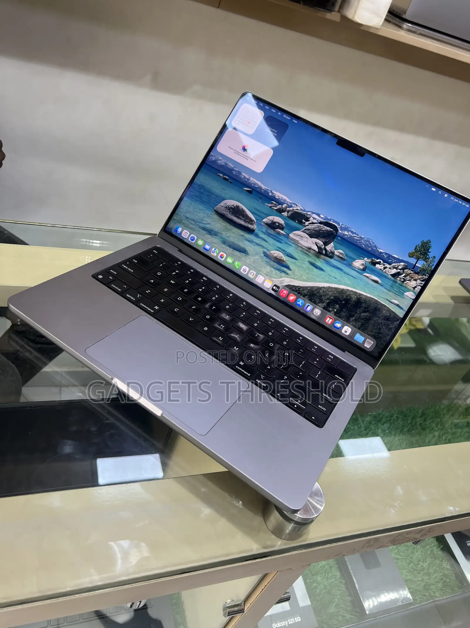 Laptop Apple MacBook Pro 2021 M1 16GB Apple M1 Pro SSD 512GB