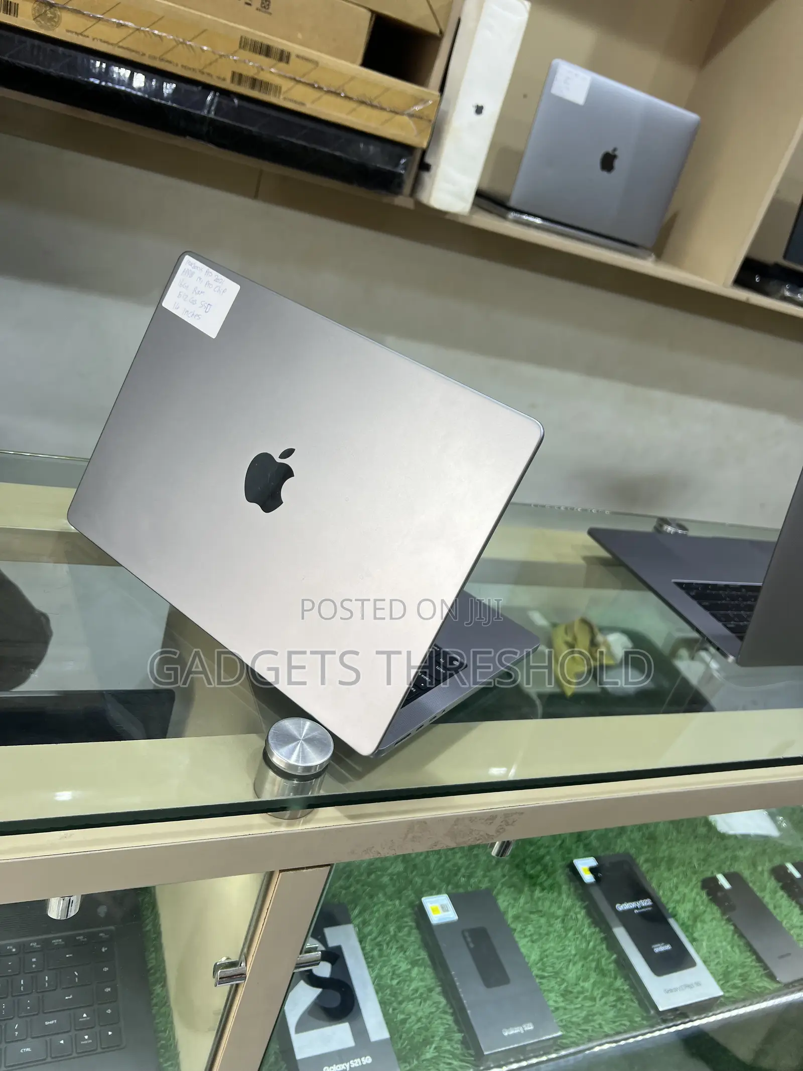 Laptop Apple MacBook Pro 2021 M1 16GB Apple M1 Pro SSD 512GB