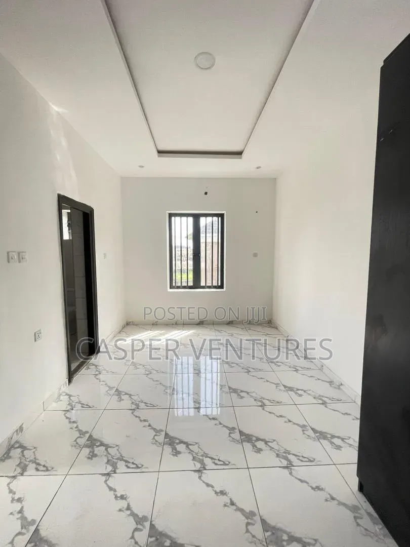 1bdrm Room & Parlour in Sangotedo for sale