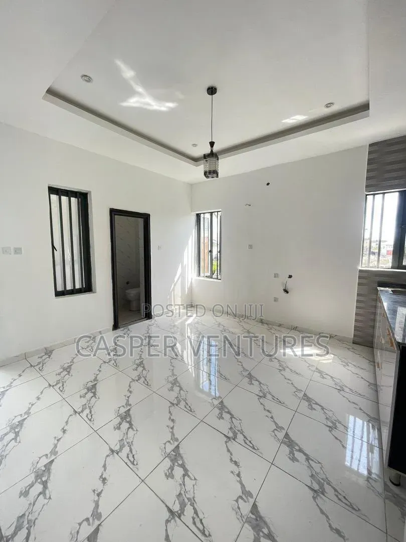 1bdrm Room & Parlour in Sangotedo for sale