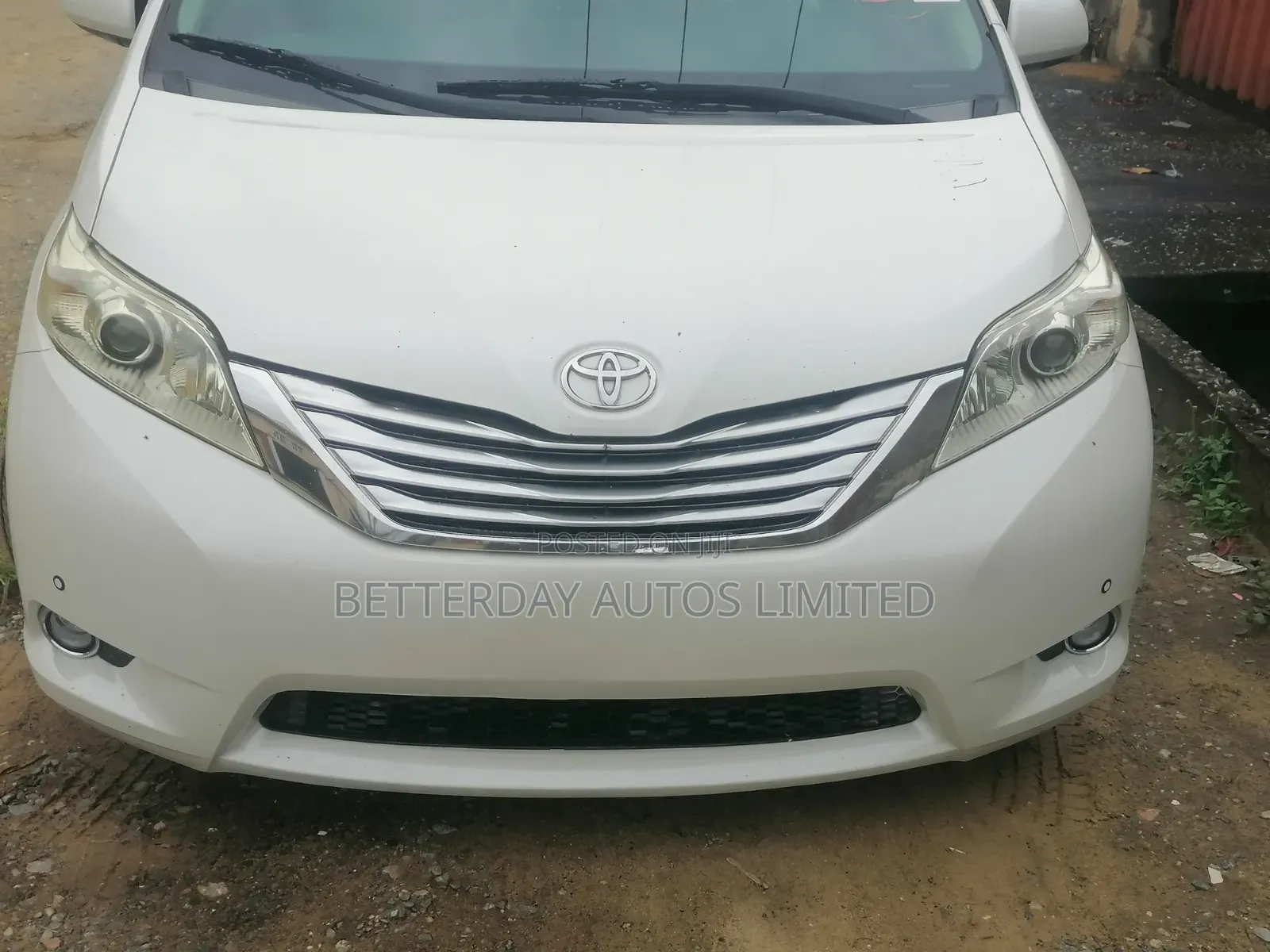 Toyota Sienna 2011 White