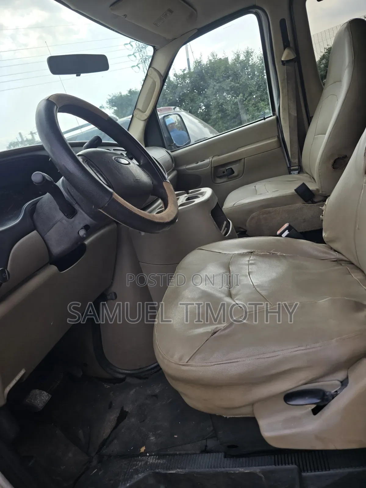 Ford E-350 2005 White