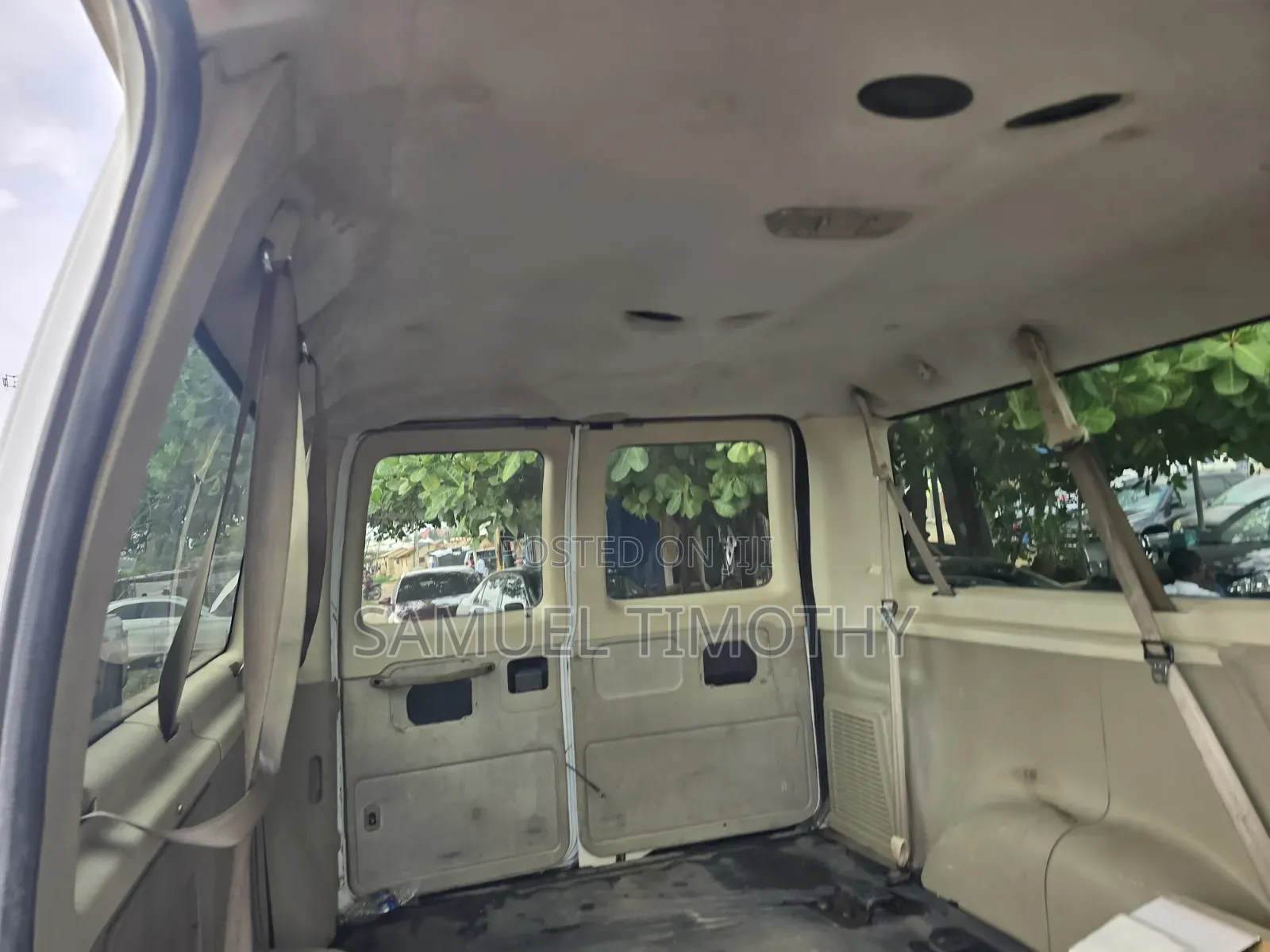 Ford E-350 2005 White