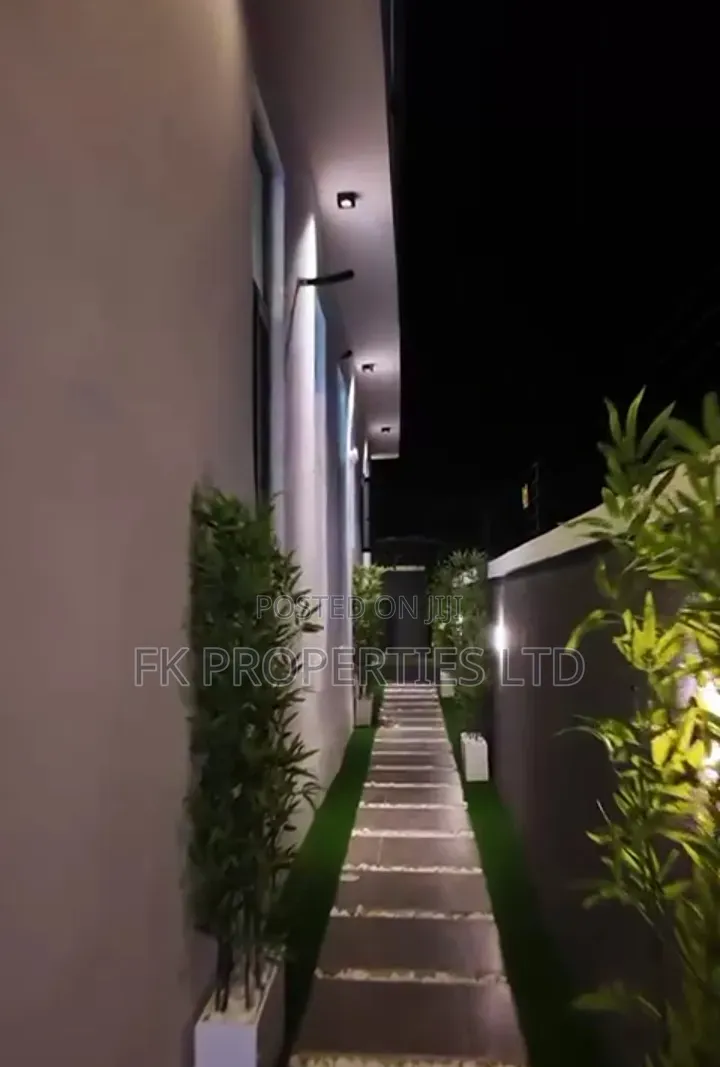 Luxury 5bedroom Fully Detached With Bq and Swimming Pool