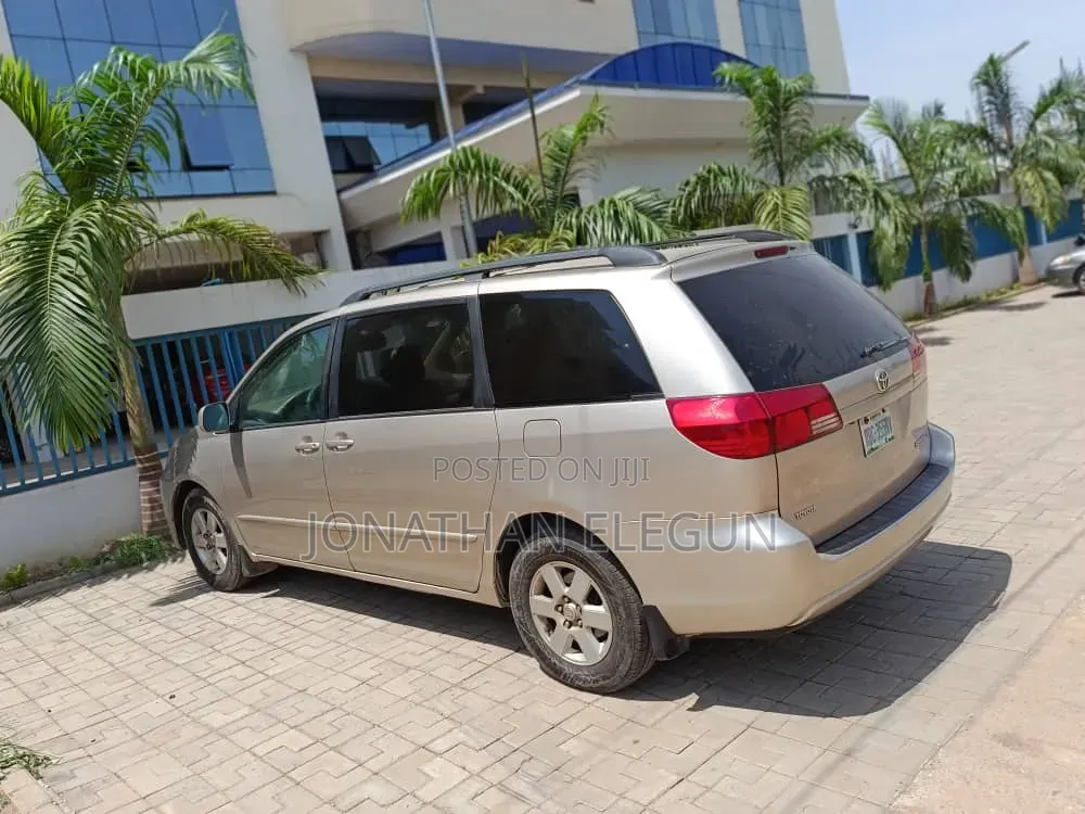 Toyota Sienna 2005 Gold