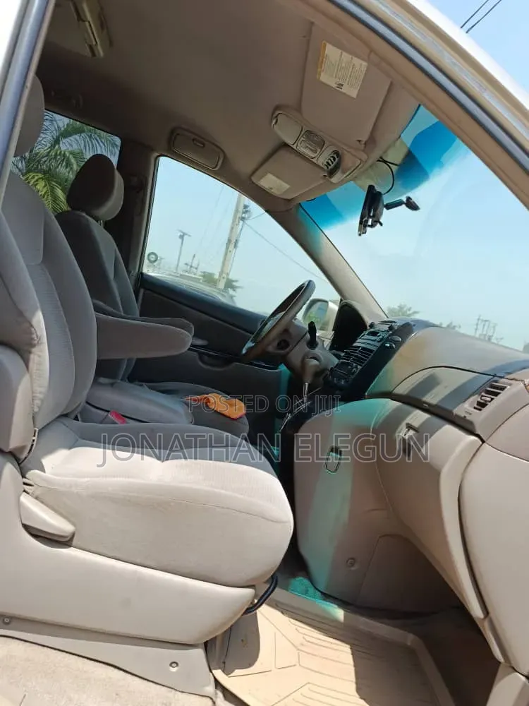Toyota Sienna 2005 Gold